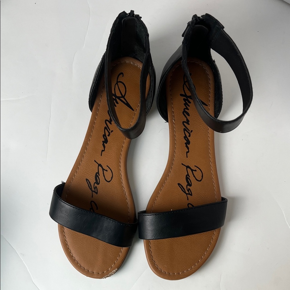 American Rag  Akeley Black and‎ Tan Sandals